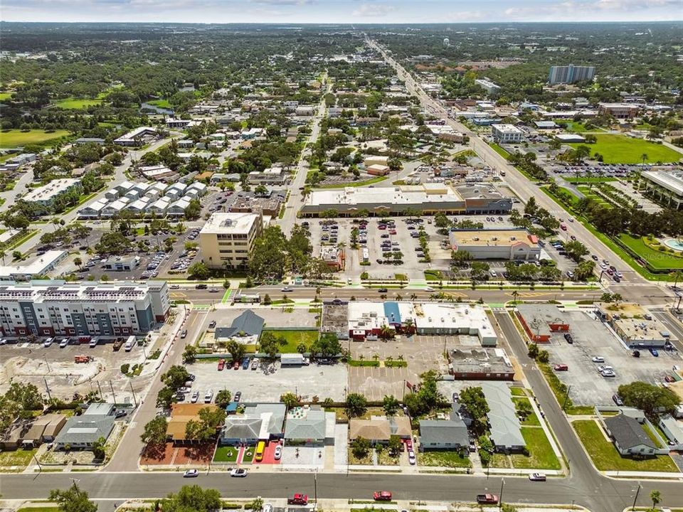 待售: $4,420,000 (1.99 acres)