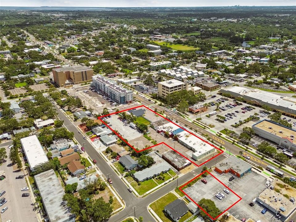 待售: $4,420,000 (1.99 acres)