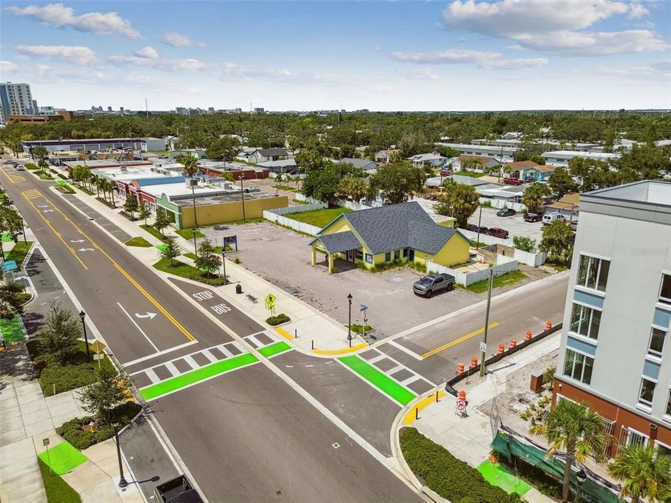 待售: $4,420,000 (1.99 acres)