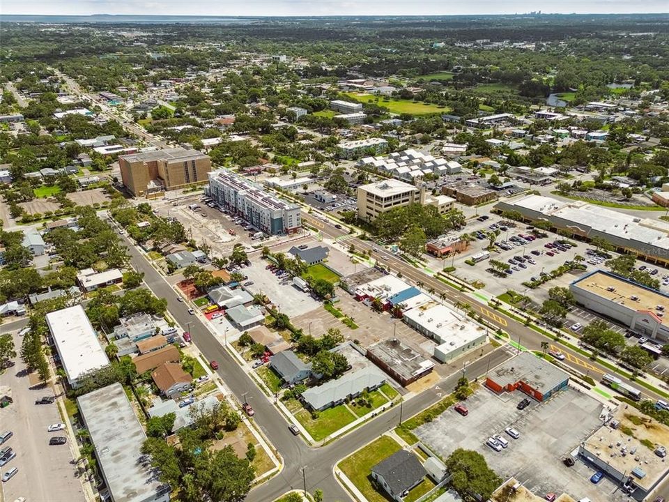 待售: $4,420,000 (1.99 acres)