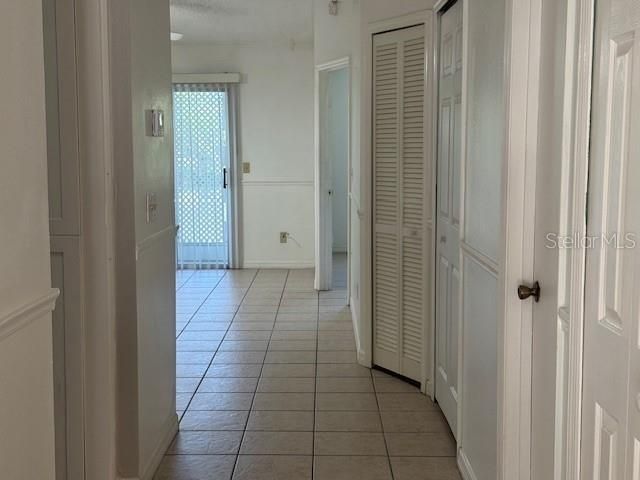 Active With Contract: $216,900 (3 beds, 2 baths, 995 Square Feet)