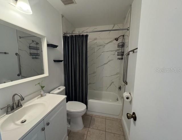 Active With Contract: $216,900 (3 beds, 2 baths, 995 Square Feet)