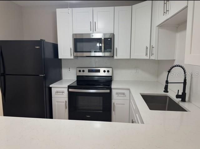 Active With Contract: $216,900 (3 beds, 2 baths, 995 Square Feet)