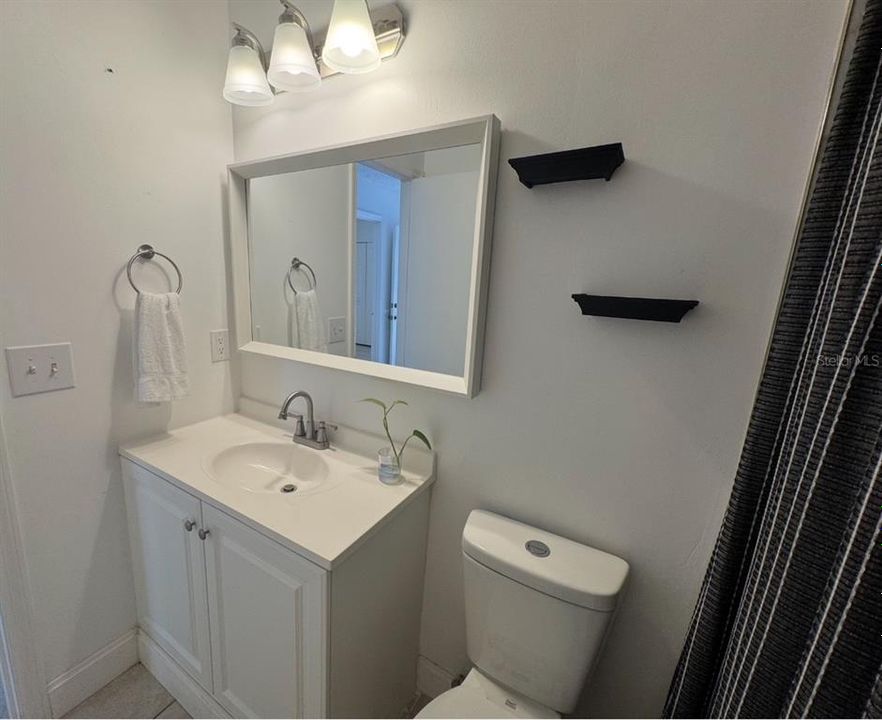 Active With Contract: $216,900 (3 beds, 2 baths, 995 Square Feet)