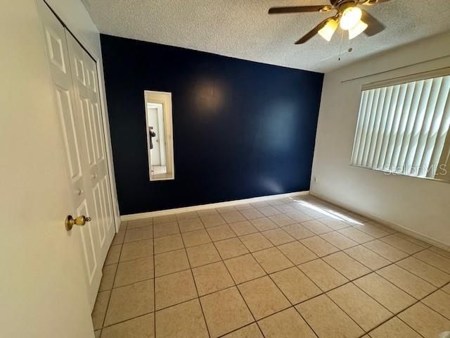 Active With Contract: $216,900 (3 beds, 2 baths, 995 Square Feet)