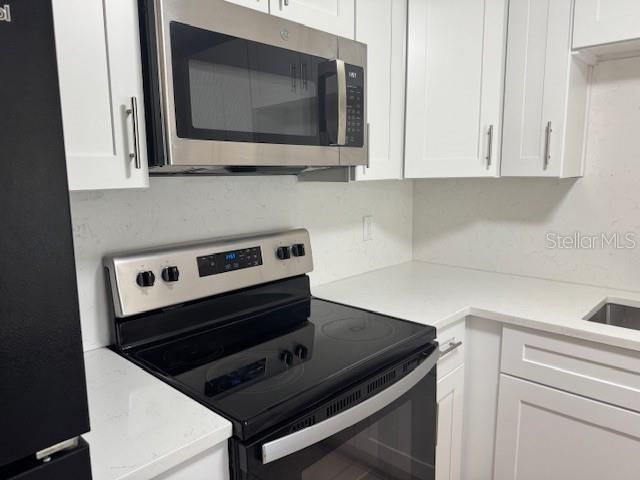 Active With Contract: $216,900 (3 beds, 2 baths, 995 Square Feet)