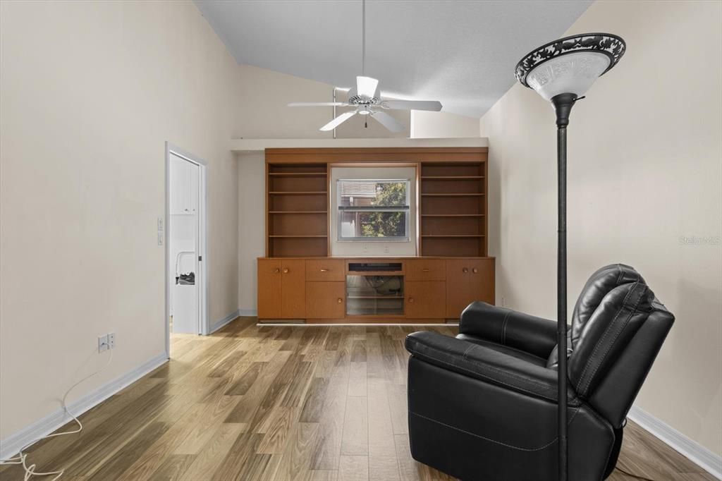 На продажу: $228,900 (2 спален, 2 ванн, 2063 Квадратных фут)