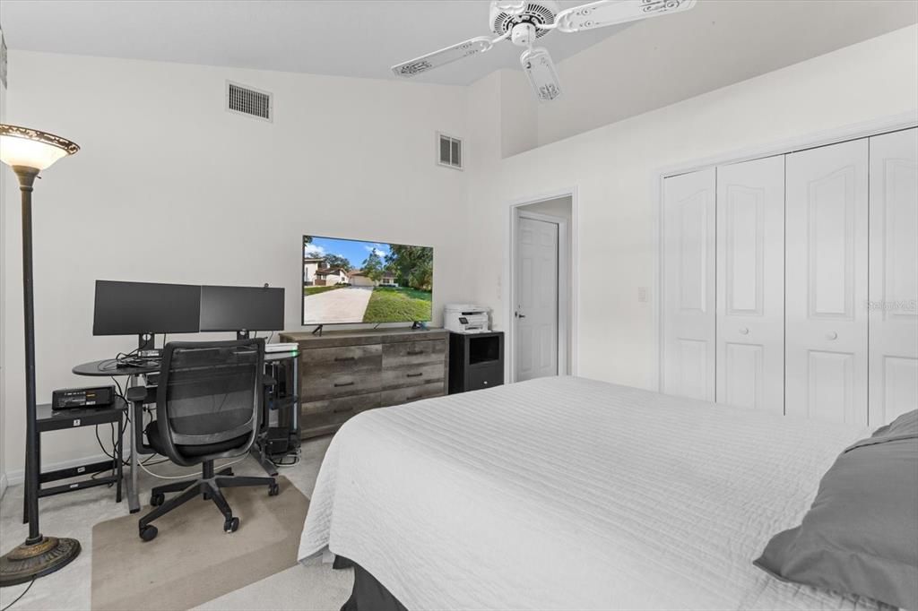 На продажу: $228,900 (2 спален, 2 ванн, 2063 Квадратных фут)