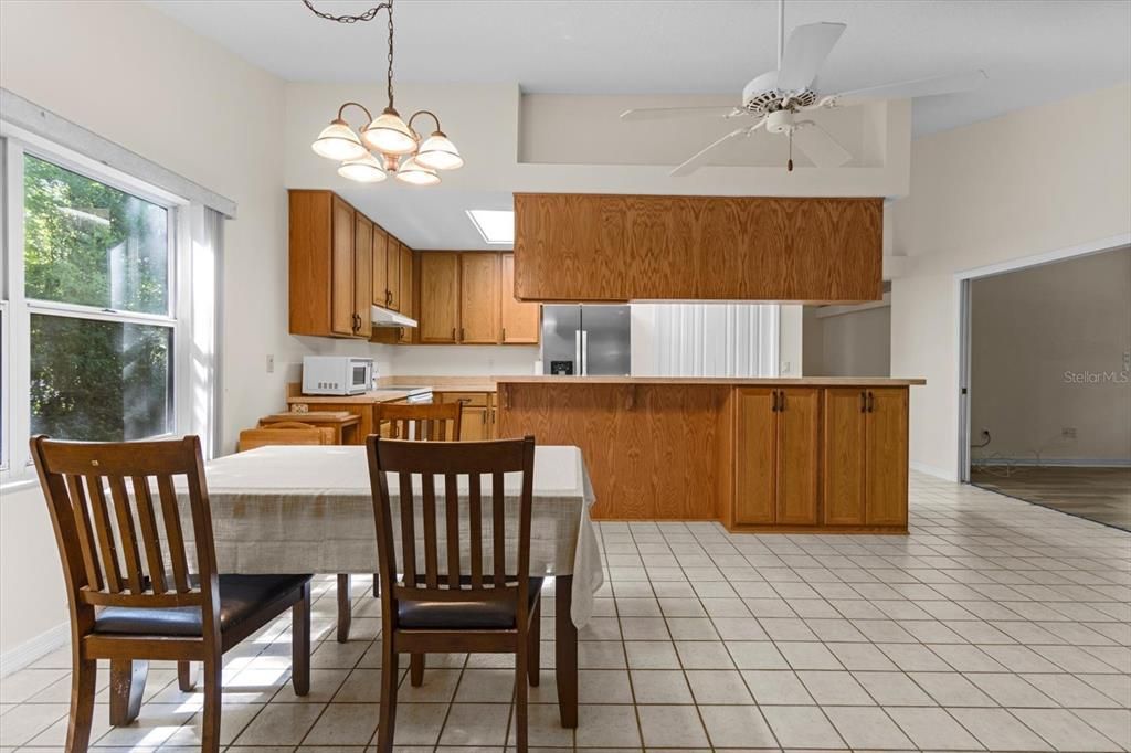 На продажу: $228,900 (2 спален, 2 ванн, 2063 Квадратных фут)