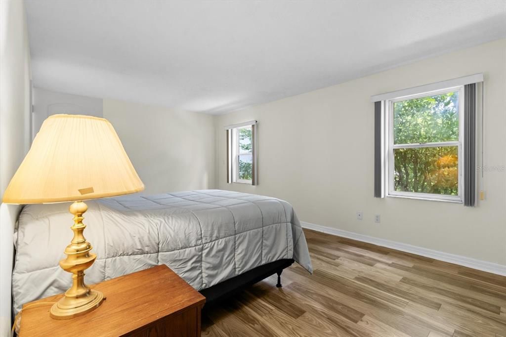 На продажу: $228,900 (2 спален, 2 ванн, 2063 Квадратных фут)