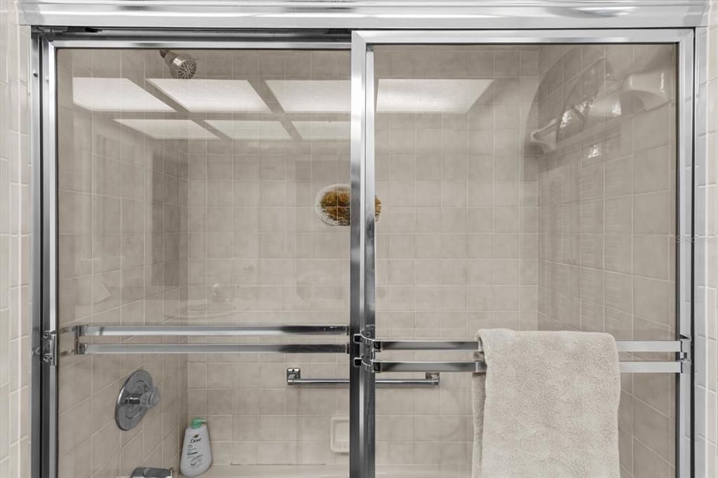 На продажу: $228,900 (2 спален, 2 ванн, 2063 Квадратных фут)