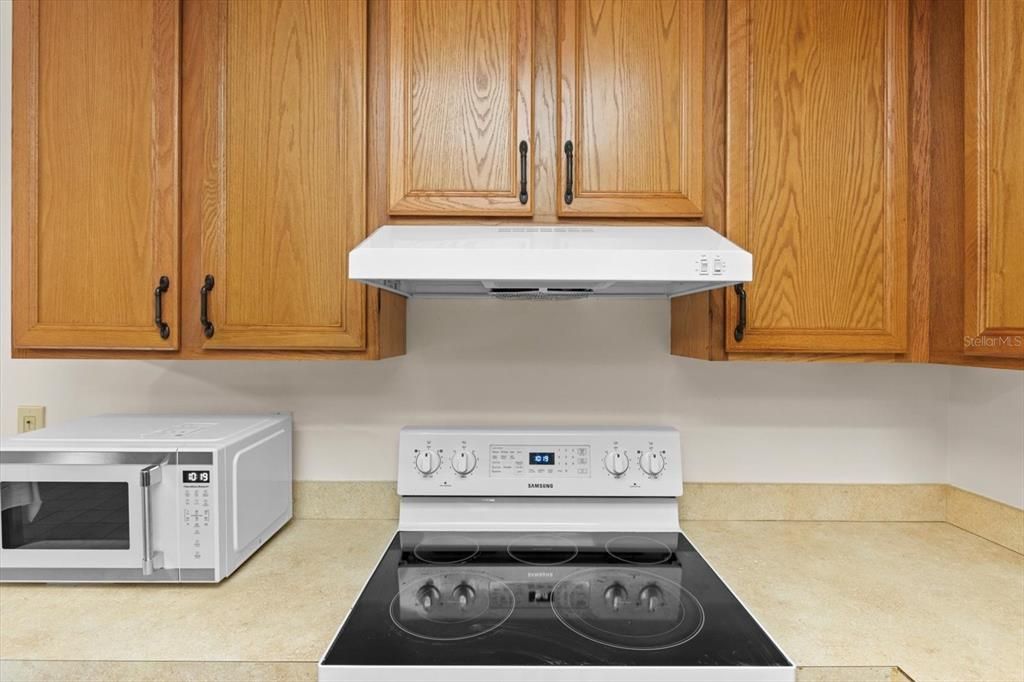 На продажу: $228,900 (2 спален, 2 ванн, 2063 Квадратных фут)