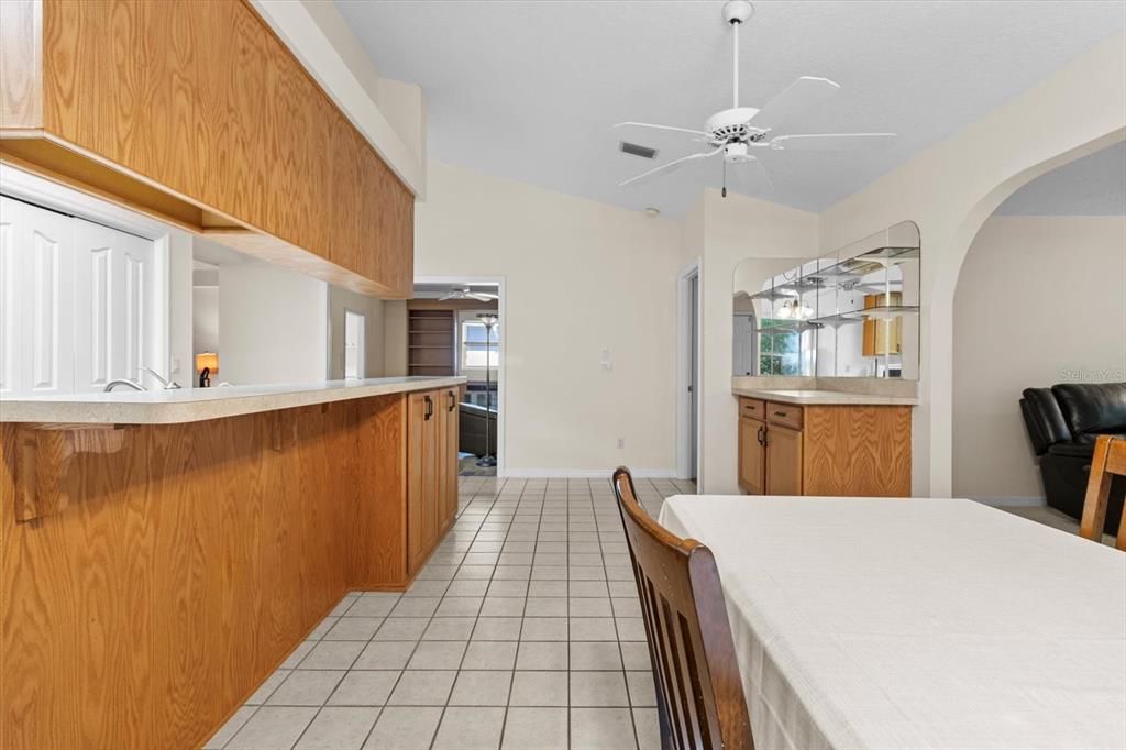 На продажу: $228,900 (2 спален, 2 ванн, 2063 Квадратных фут)