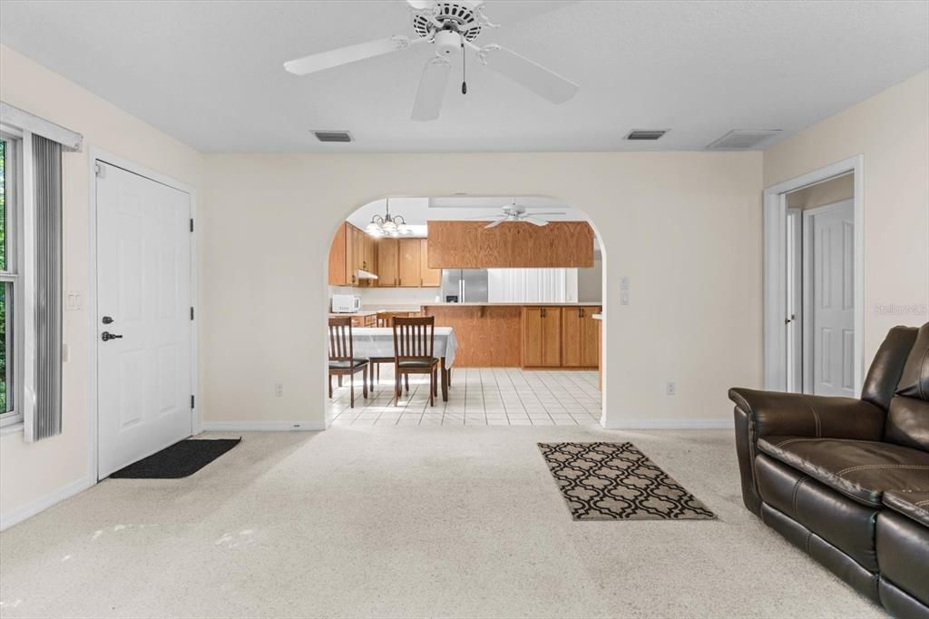 На продажу: $228,900 (2 спален, 2 ванн, 2063 Квадратных фут)