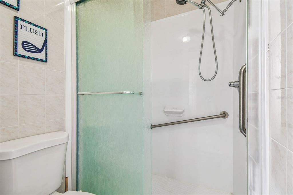 На продажу: $159,900 (2 спален, 2 ванн, 1000 Квадратных фут)