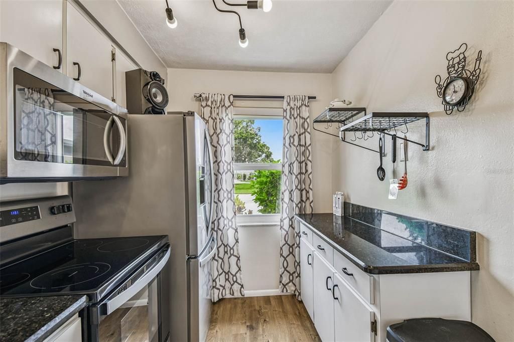 На продажу: $159,900 (2 спален, 2 ванн, 1000 Квадратных фут)