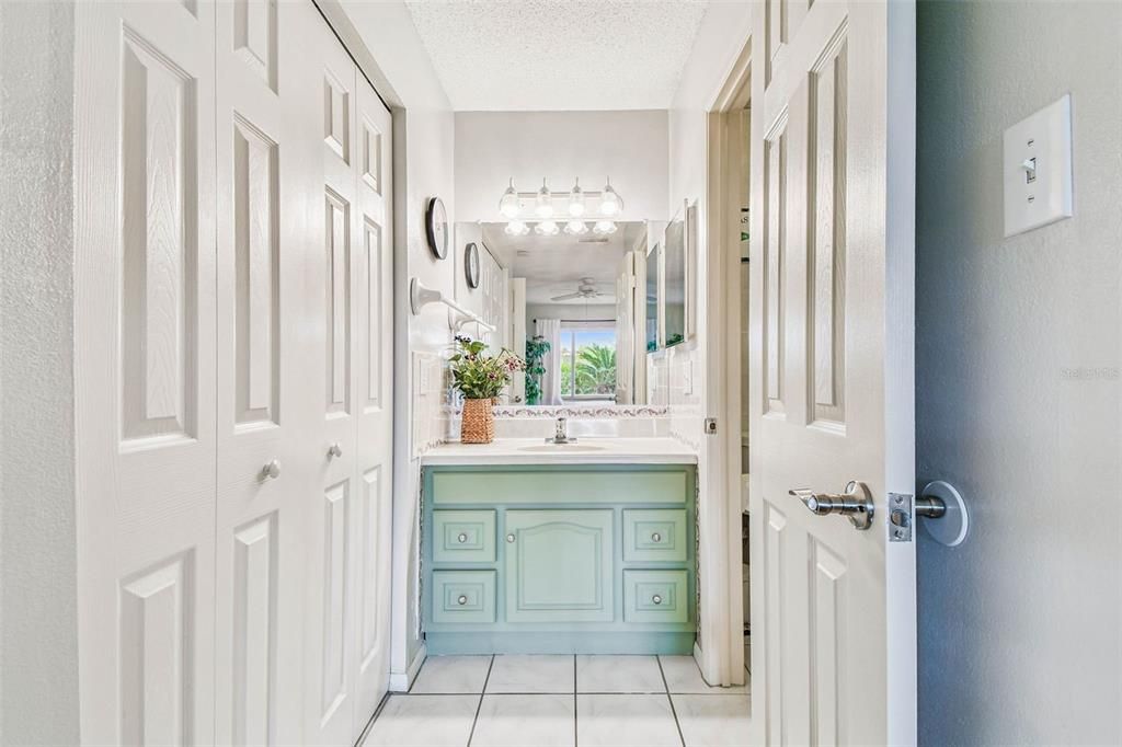 На продажу: $159,900 (2 спален, 2 ванн, 1000 Квадратных фут)