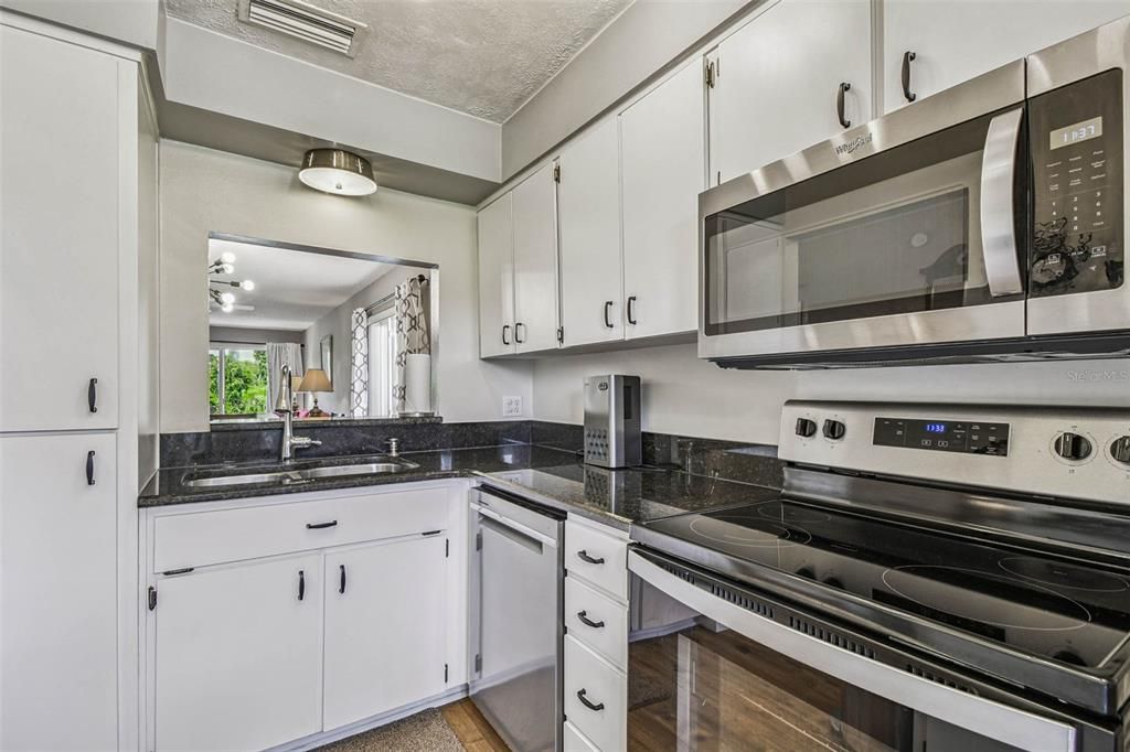 На продажу: $159,900 (2 спален, 2 ванн, 1000 Квадратных фут)