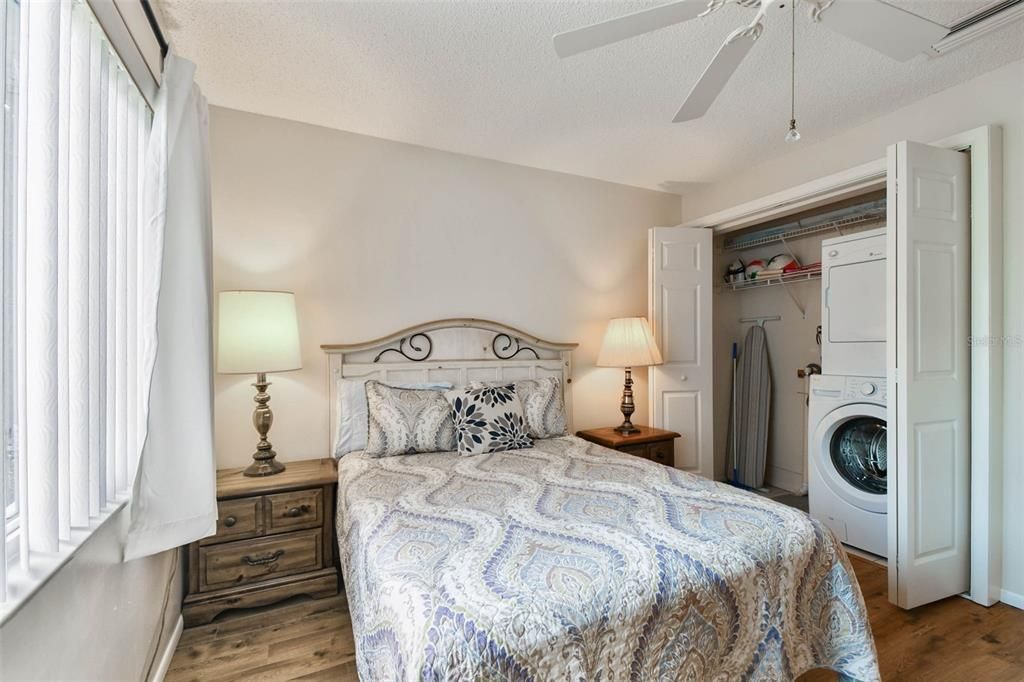 На продажу: $159,900 (2 спален, 2 ванн, 1000 Квадратных фут)