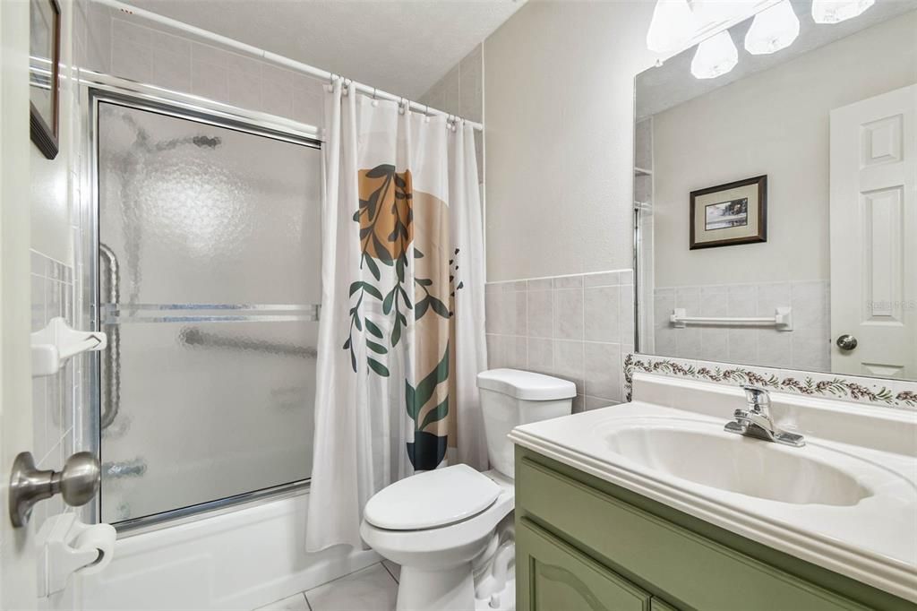 На продажу: $159,900 (2 спален, 2 ванн, 1000 Квадратных фут)