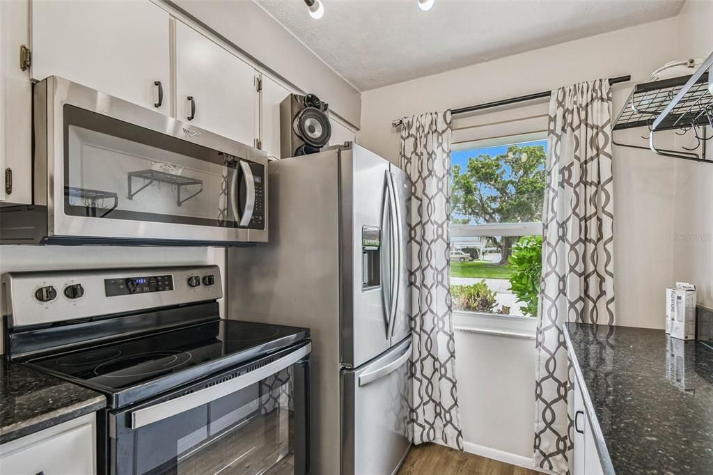 На продажу: $159,900 (2 спален, 2 ванн, 1000 Квадратных фут)