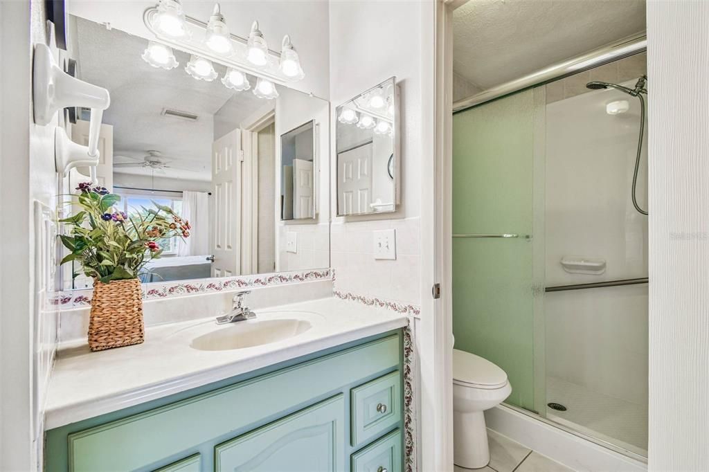 На продажу: $159,900 (2 спален, 2 ванн, 1000 Квадратных фут)