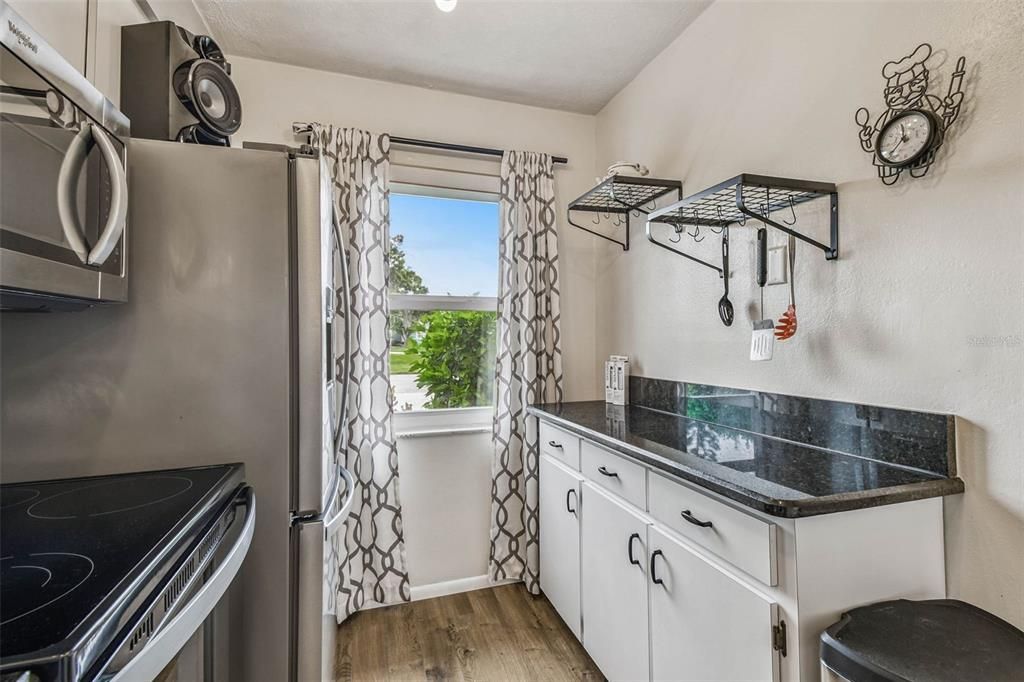 На продажу: $159,900 (2 спален, 2 ванн, 1000 Квадратных фут)