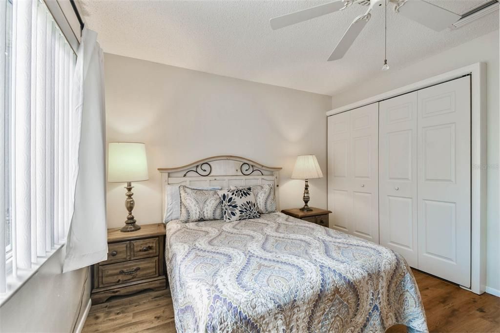 На продажу: $159,900 (2 спален, 2 ванн, 1000 Квадратных фут)