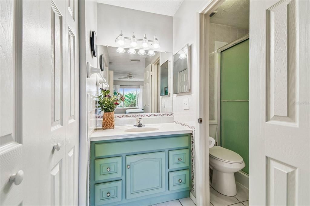 На продажу: $159,900 (2 спален, 2 ванн, 1000 Квадратных фут)