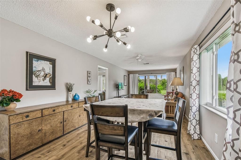 На продажу: $159,900 (2 спален, 2 ванн, 1000 Квадратных фут)