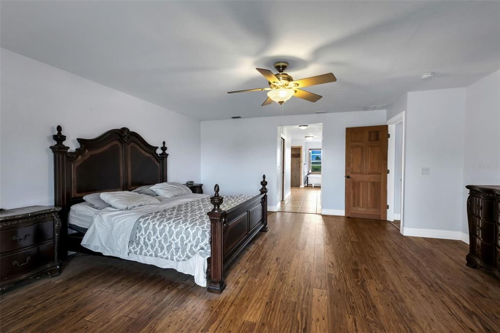 En Venta: $725,000 (4 camas, 3 baños, 3467 Pies cuadrados)