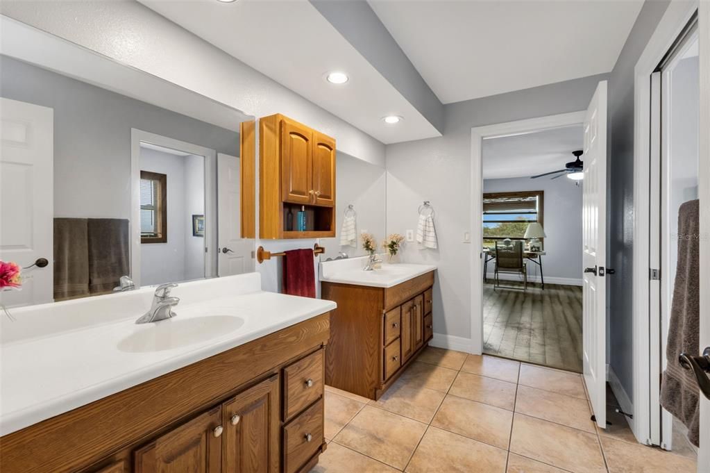 En Venta: $725,000 (4 camas, 3 baños, 3467 Pies cuadrados)