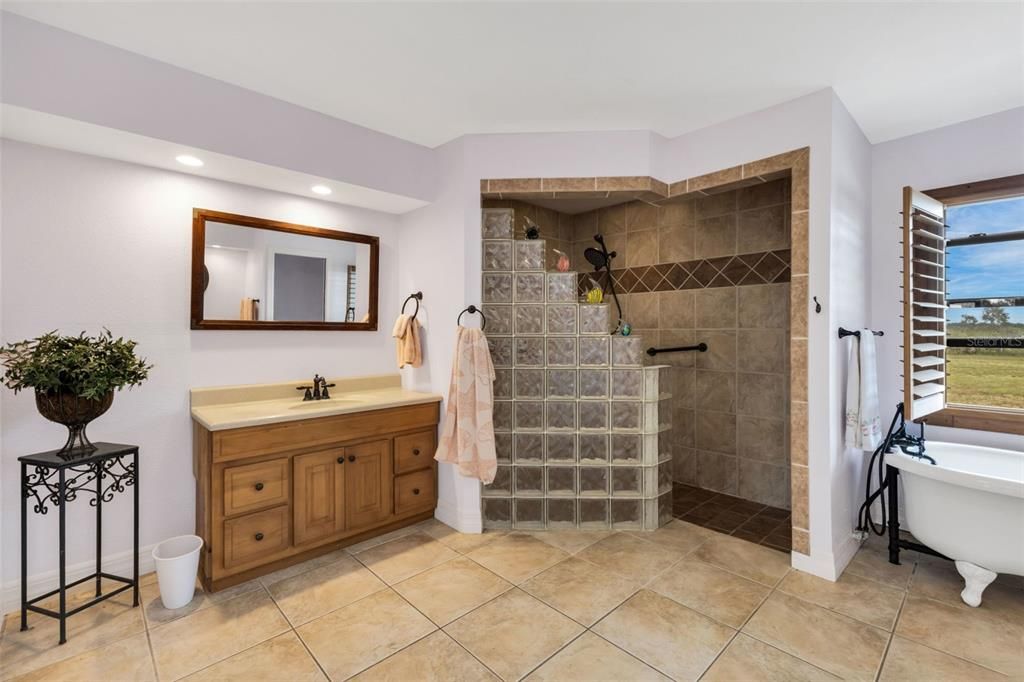 En Venta: $725,000 (4 camas, 3 baños, 3467 Pies cuadrados)