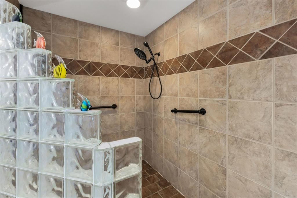 En Venta: $725,000 (4 camas, 3 baños, 3467 Pies cuadrados)