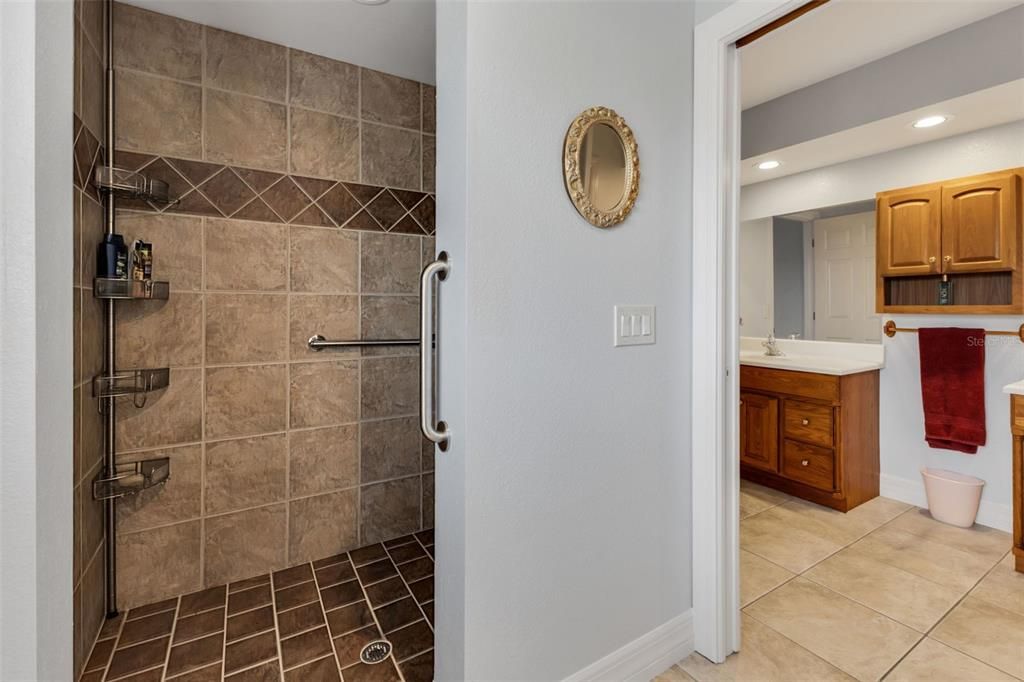 En Venta: $725,000 (4 camas, 3 baños, 3467 Pies cuadrados)