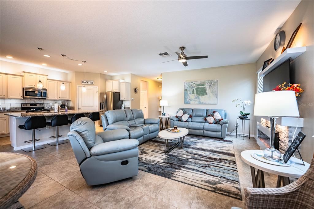 待售: $399,900 (3 贝兹, 2 浴室, 1685 平方英尺)