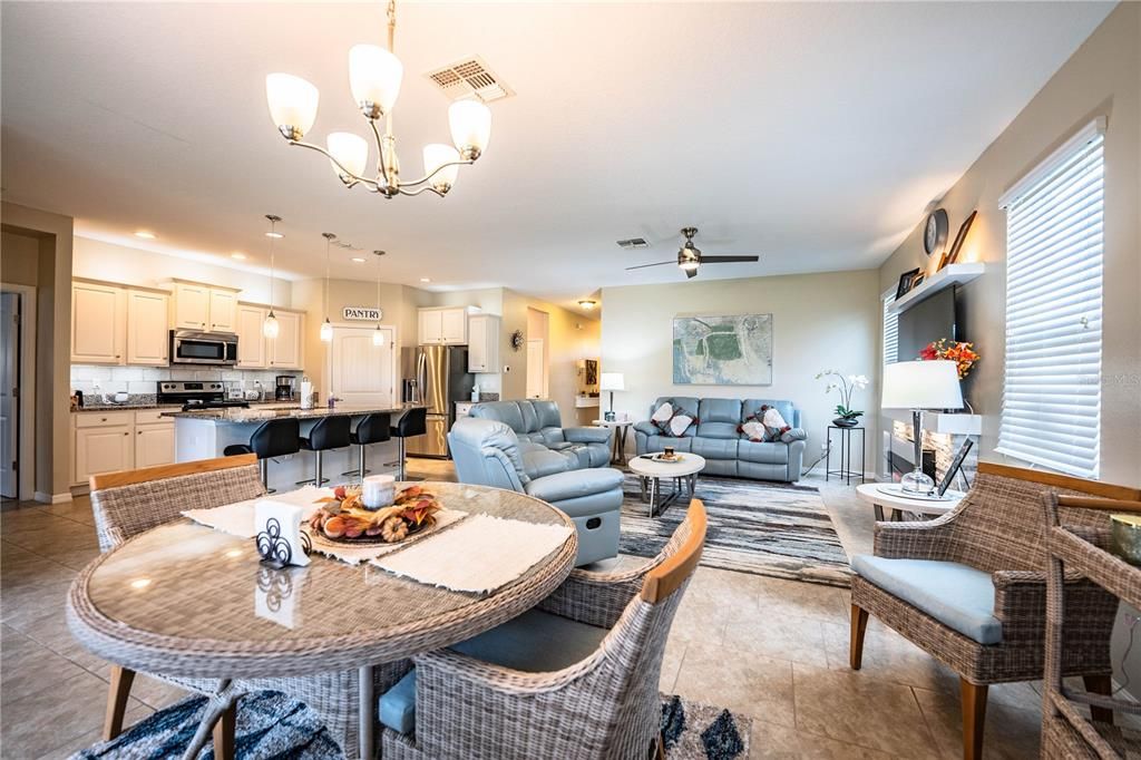 待售: $399,900 (3 贝兹, 2 浴室, 1685 平方英尺)