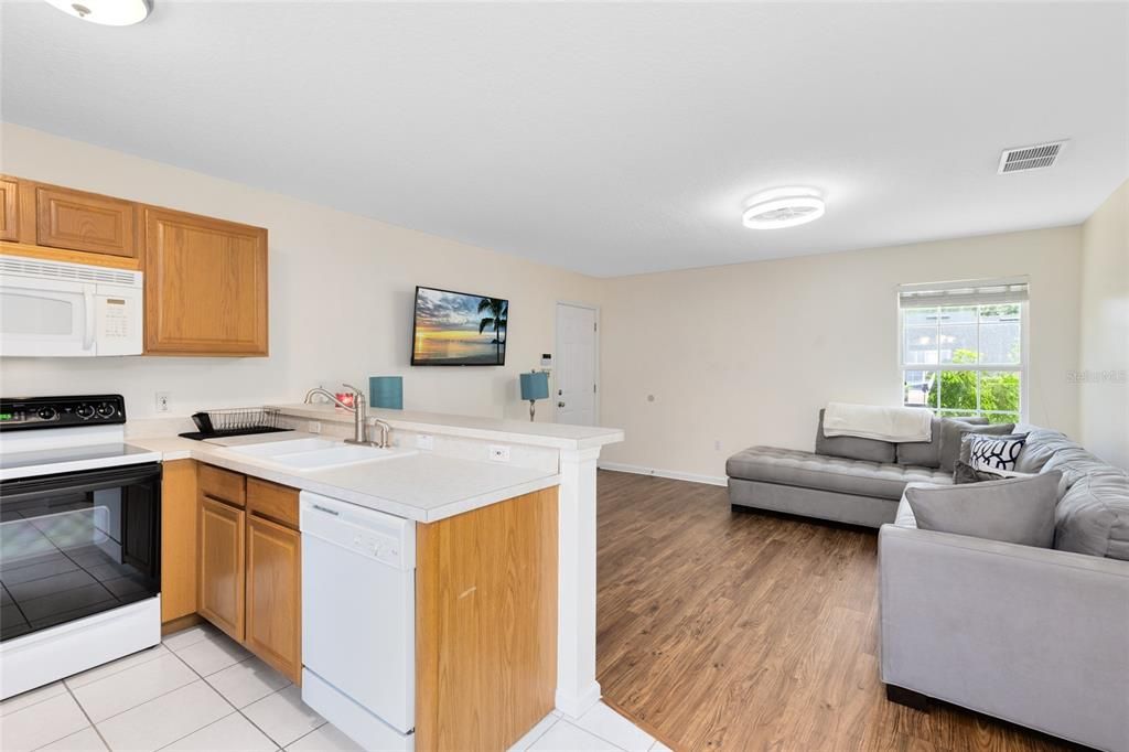 Active With Contract: $750,000 (5 beds, 4 baths, 3566 Square Feet)