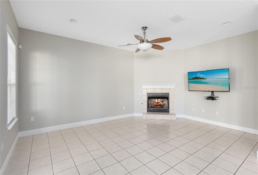 Active With Contract: $750,000 (5 beds, 4 baths, 3566 Square Feet)