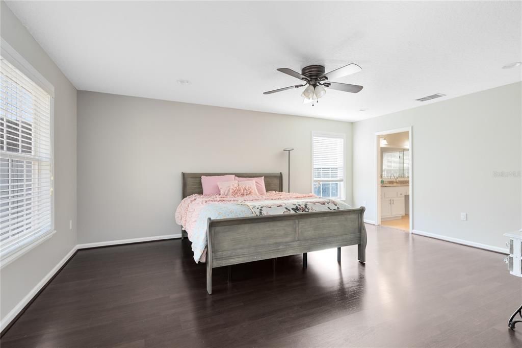 Active With Contract: $750,000 (5 beds, 4 baths, 3566 Square Feet)