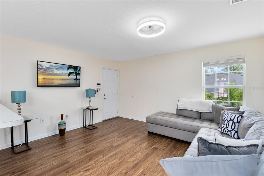 Active With Contract: $750,000 (5 beds, 4 baths, 3566 Square Feet)