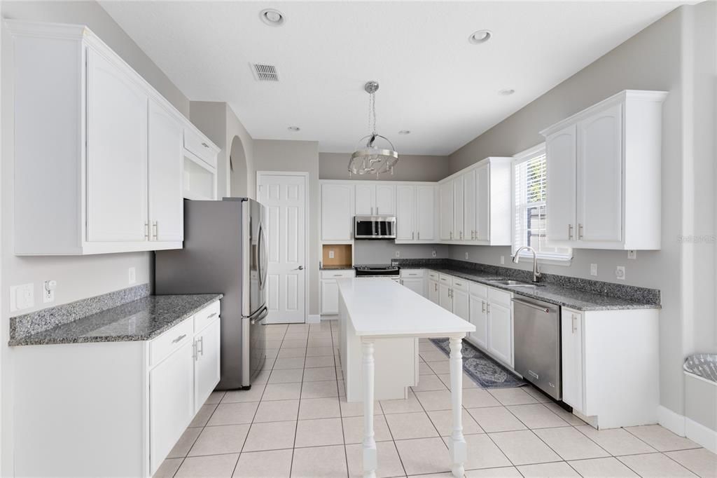 Active With Contract: $750,000 (5 beds, 4 baths, 3566 Square Feet)