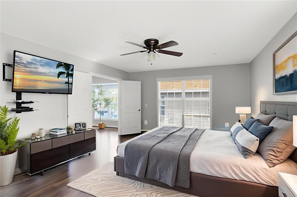 Active With Contract: $750,000 (5 beds, 4 baths, 3566 Square Feet)