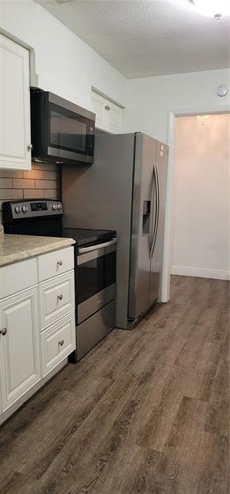 For Rent: $2,600 (3 beds, 2 baths, 1874 Square Feet)