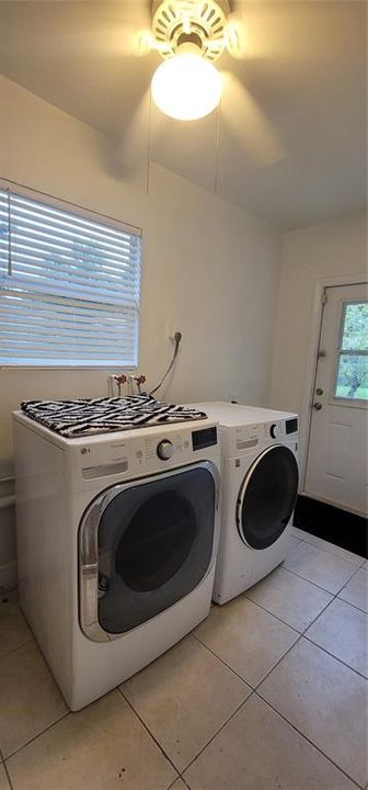 For Rent: $2,600 (3 beds, 2 baths, 1874 Square Feet)