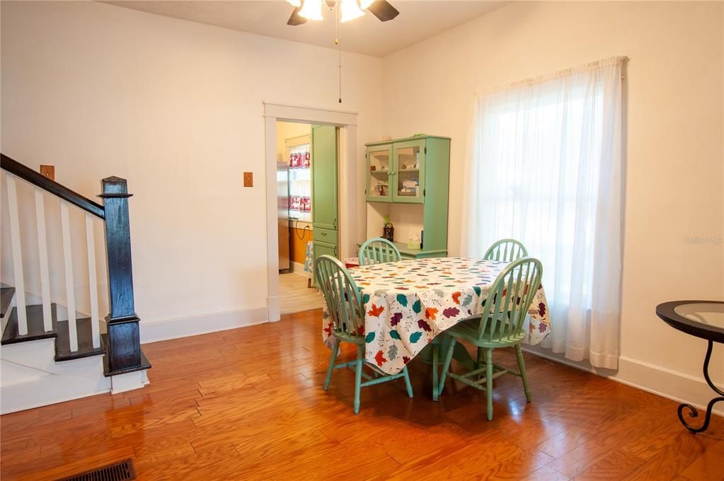 En Venta: $240,000 (5 camas, 2 baños, 1530 Pies cuadrados)