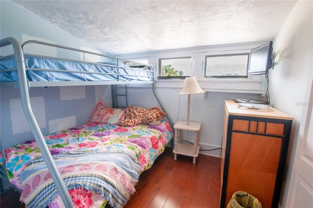 En Venta: $240,000 (5 camas, 2 baños, 1530 Pies cuadrados)