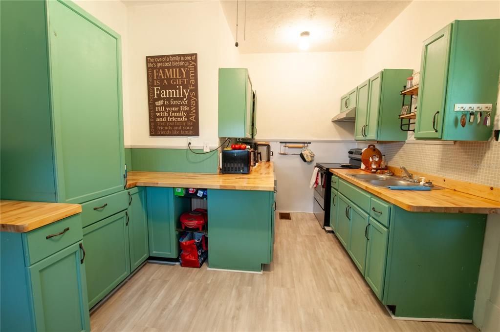 En Venta: $240,000 (5 camas, 2 baños, 1530 Pies cuadrados)