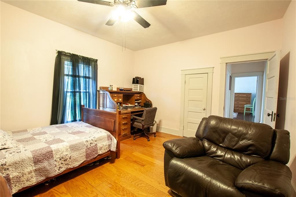 En Venta: $240,000 (5 camas, 2 baños, 1530 Pies cuadrados)