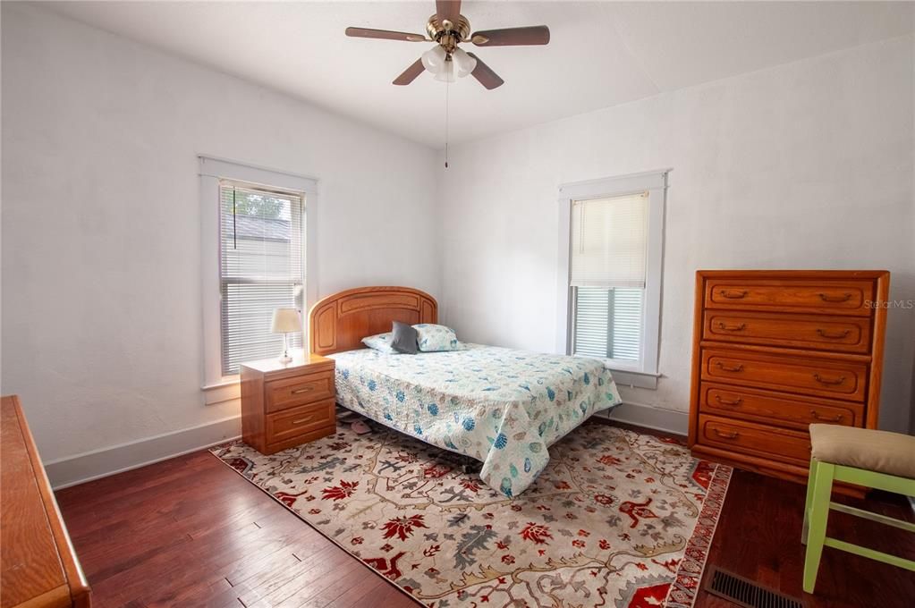 En Venta: $240,000 (5 camas, 2 baños, 1530 Pies cuadrados)